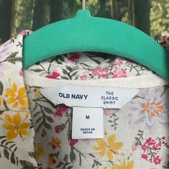 Classic Floral Buttondown 🌸 - Picture 3 of 4